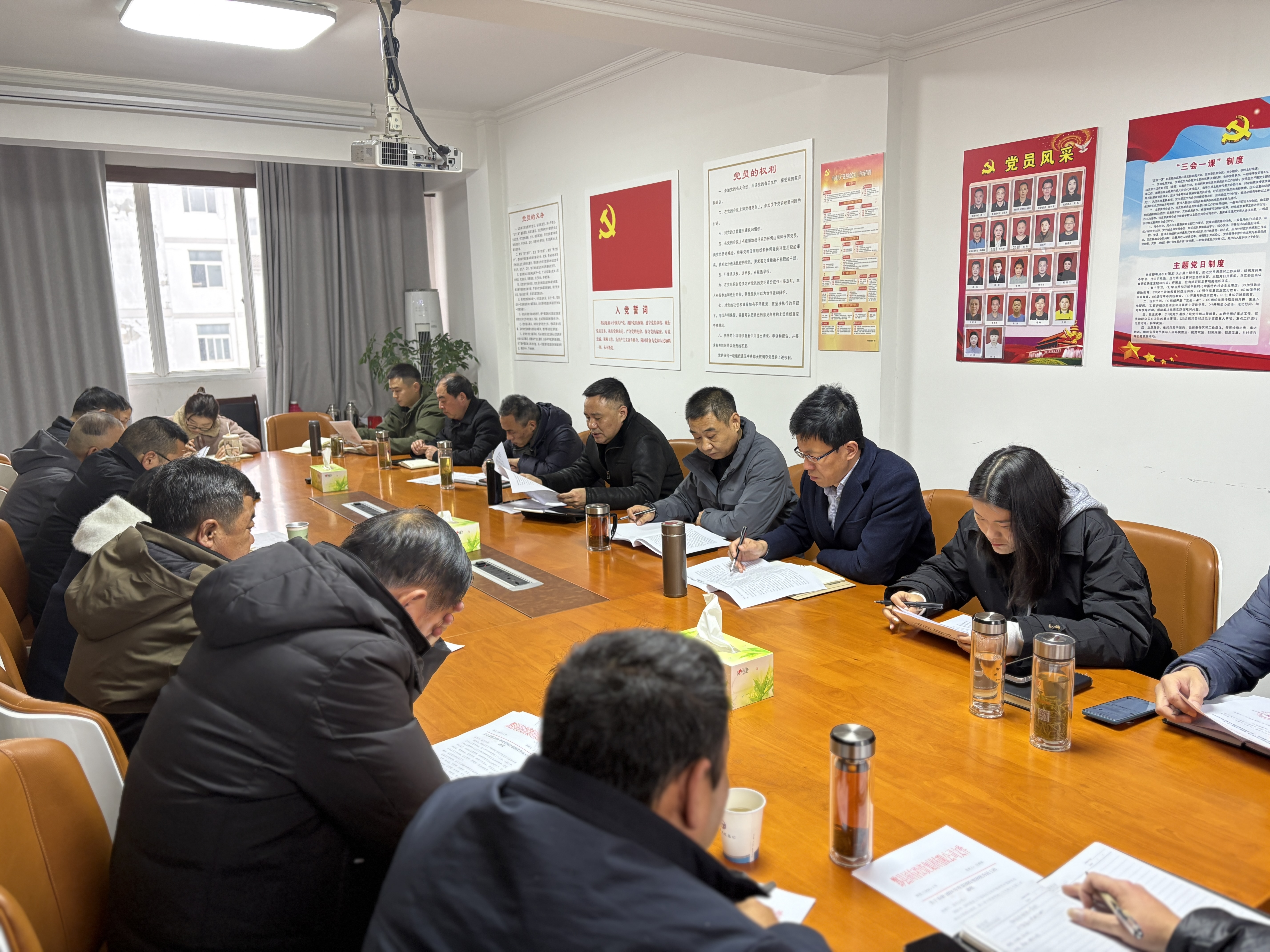 縣國(guó)投集團(tuán)召開(kāi)干部職工學(xué)習(xí)會(huì)暨節(jié)前廉政提醒會(huì)